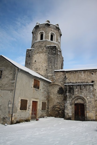 église St Pierre sous la neige
